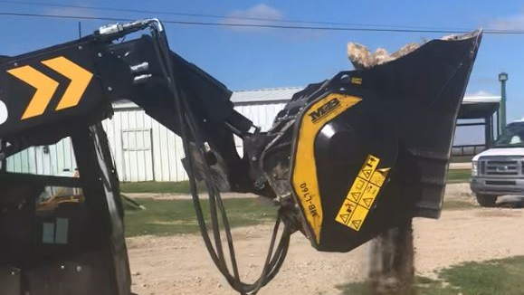 News - Crushing excavated rocks on a farm renovation