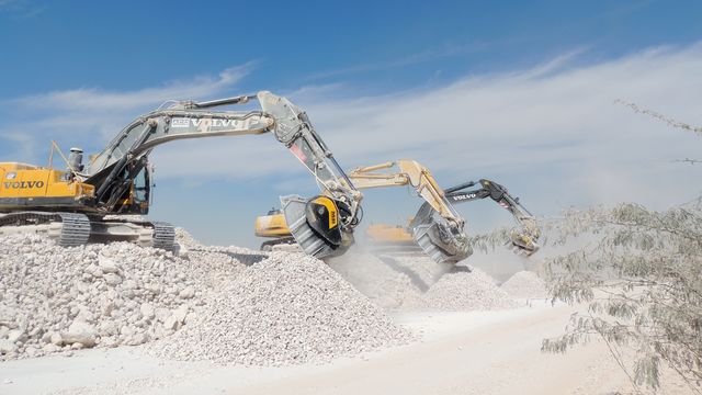 BF120.4 crusher bucket in Quatar