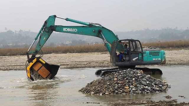 News - Turning boulders into revenue with the Screening Bucket  