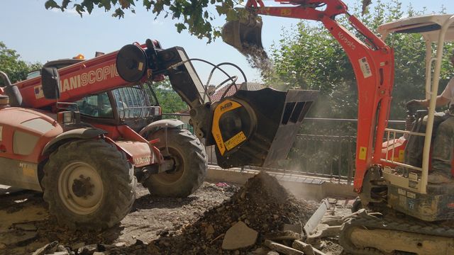 News - Manipulador telescópico e equipamentos MB Crusher, a combinação vencedora