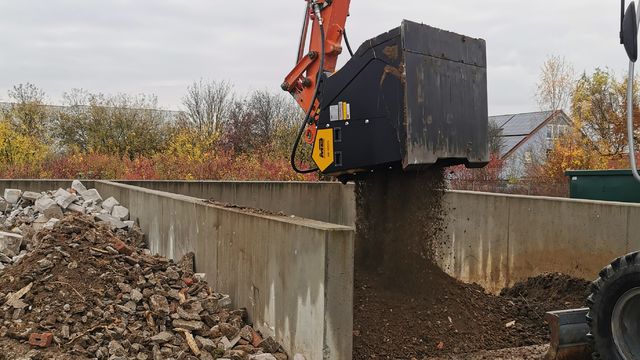 News - Schaufelseparator für Bagger, Baggerlader und Lader. Erst mieten - dann kaufen