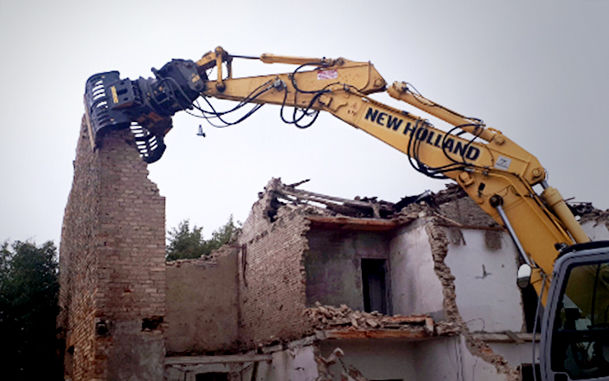 the MB-G1200 sorting grapple recovers materials after demolition