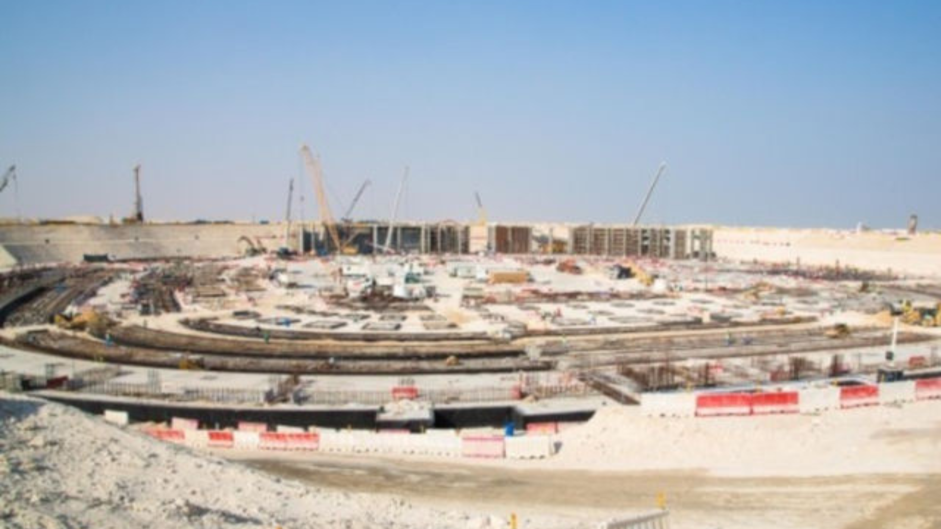 The MB-S18 screening bucket at work at the Al Furousiya Street construction site in Doha