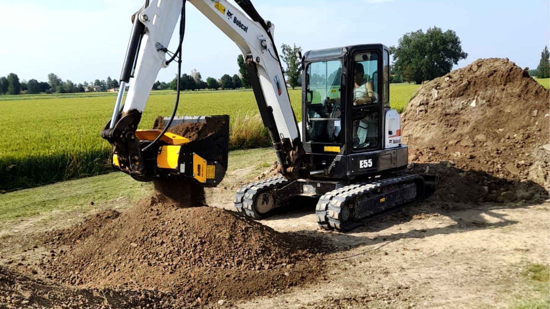 Pudding Buckets MB-HDS212 and a Bobcat E55