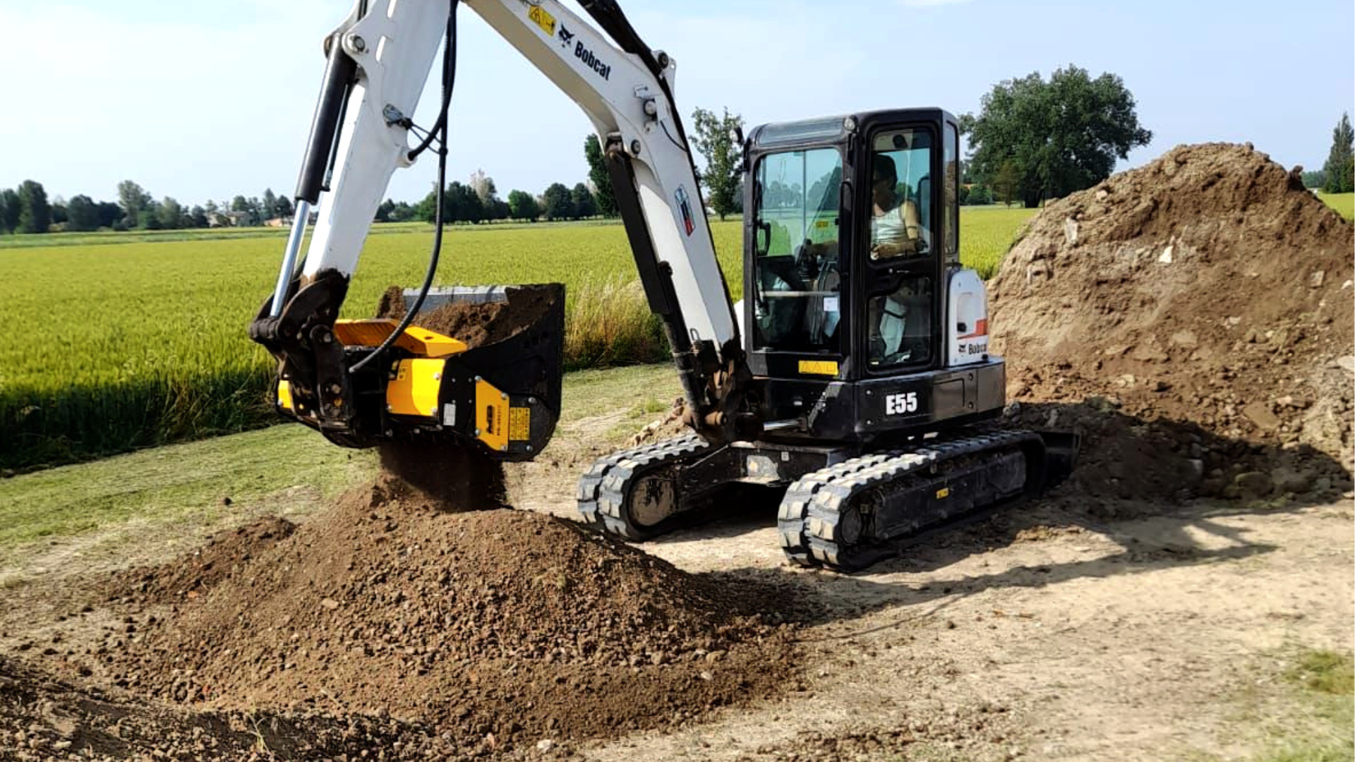 Pudding Buckets MB-HDS212 and a Bobcat E55 