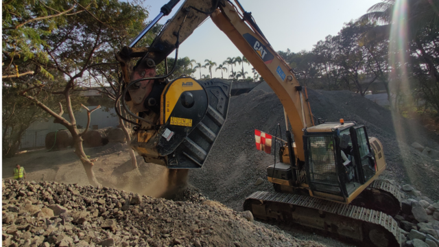 News - Sustainable Solutions for On-Site Recycling of Cement Blocks at Airport in India