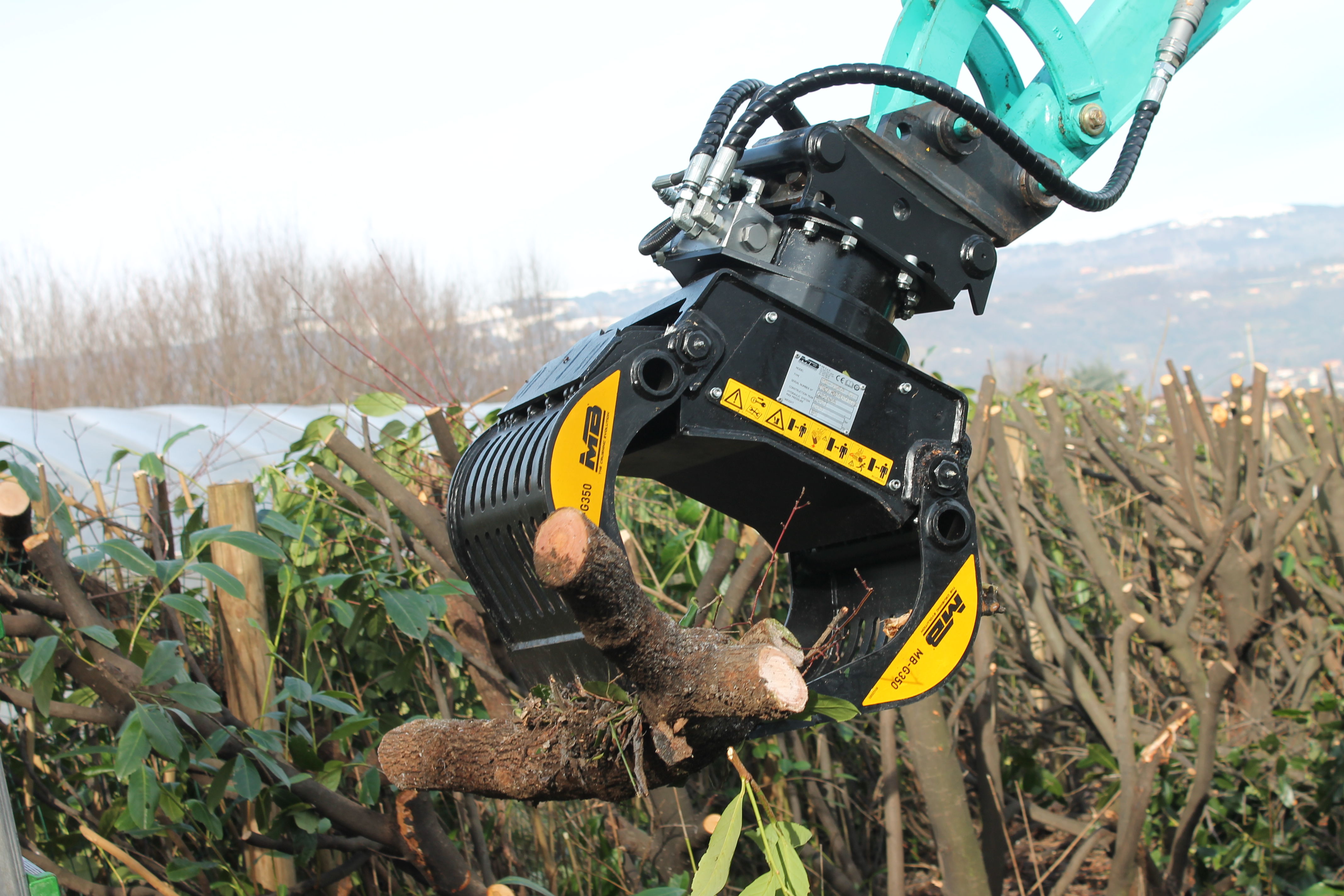 MB Crusher grapple MB-G350 at the Best UK Plant Operator