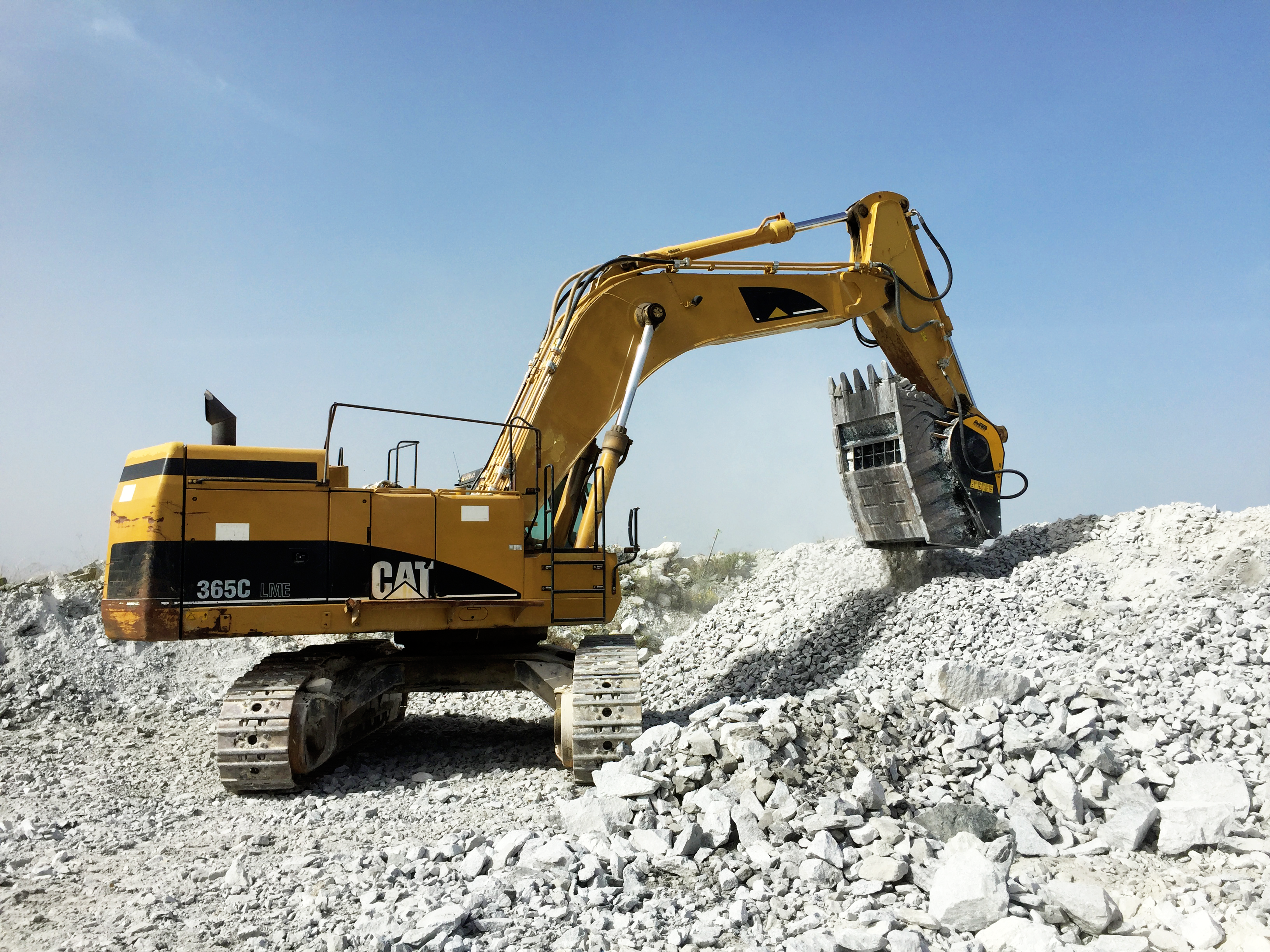 MB Crusher Bucket BF135 on a Cat