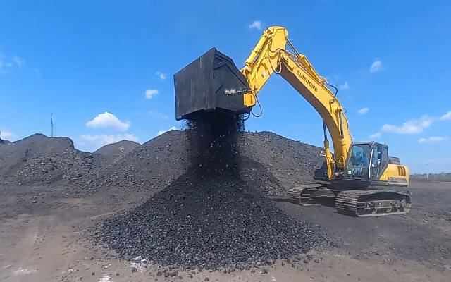 MB Crusher coal crusher installed in a Sumitomo
