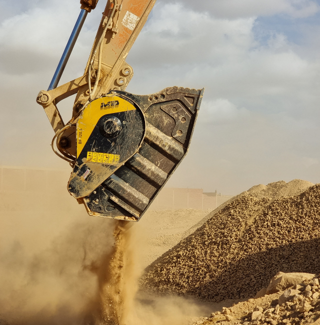News - The crusher bucket redefines construction efficiency in the desert