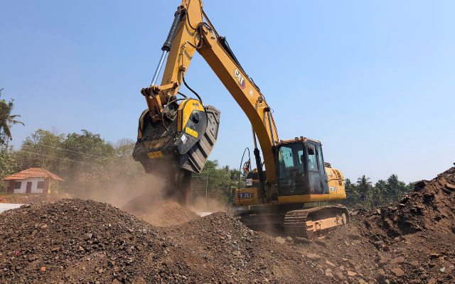 MB Crusher bucket crushes hard rock materials directly on site installed on a Cat ULCCS Ltd