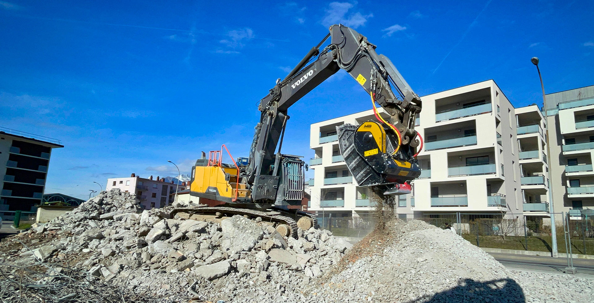 Does disposing of the material cost you too much? Rent the MB Crusher and earn money immediately from your yard waste.