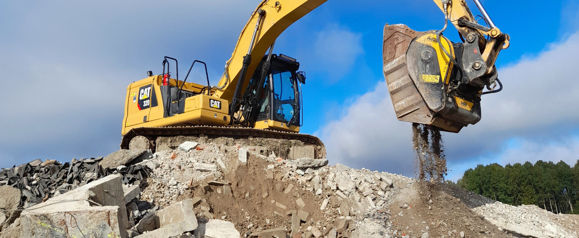 Frantoio MB Crusher frantuma calcestruzzo in cantiere