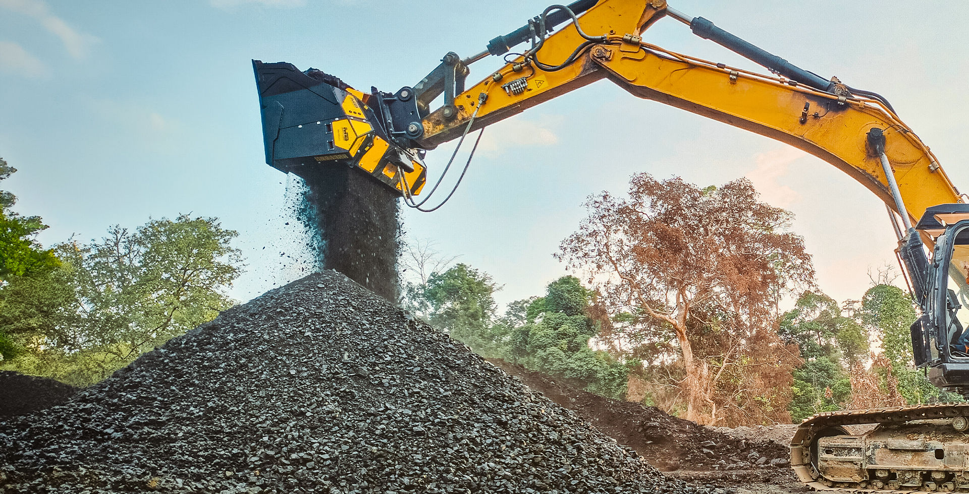 Benna frantoio MB Crusher frantuma calcestruzzo in cantiere