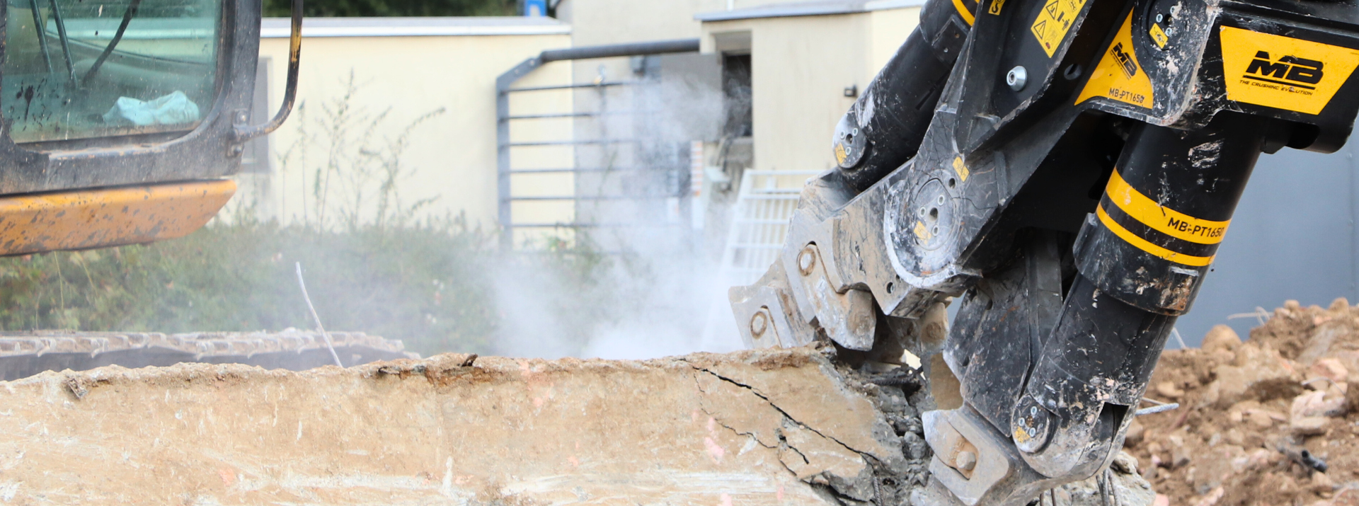 Demolition pulverizers MB Crusher: ready to smash everything!