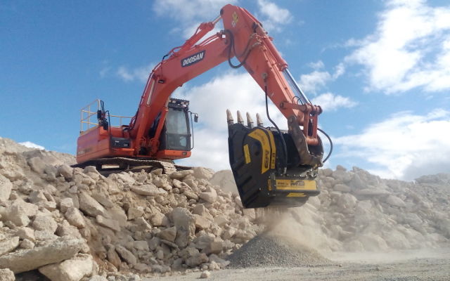 Crusher Bucket BF90.3 on a Doosan excavator