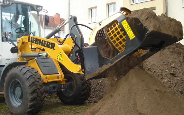 News - MB CRUSHER LANCIA LA NUOVISSIMA MB-LS170, LA BENNA VAGLIANTE PER PALE, MINIPALE E TERNE