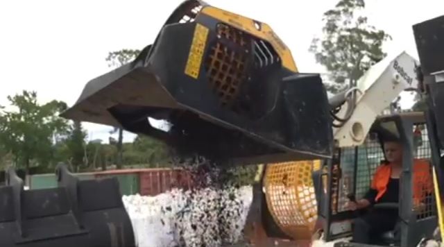 News - MB-LS140, the new rotary screener for skid loaders working 