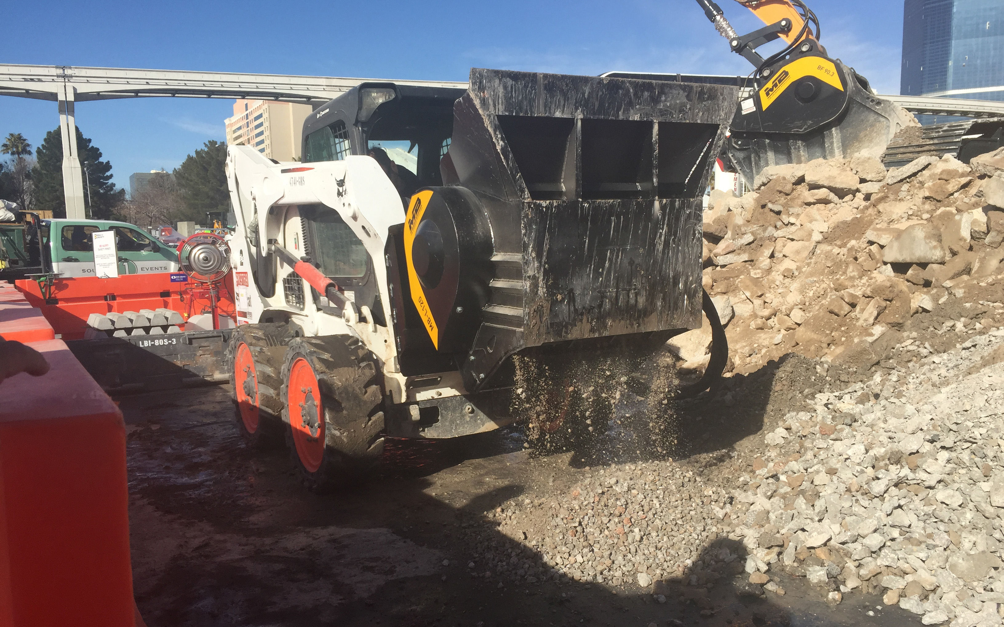 MB MB-L120 Crushing Attachment