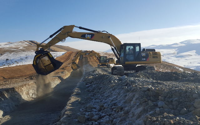 Viaggio nel cantiere di Vaca Muerta in Patagonia