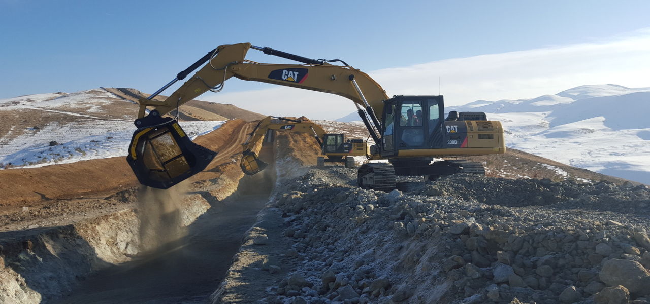 MB-S18 screener bucket on CAT excavator in Turkey