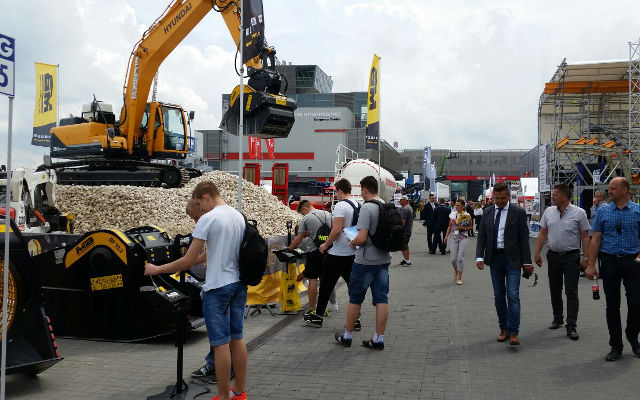 MB Crusher zaprezentuje swoje łyżki na pokazach LIVE podczas targów AUTOSTRADA-POLSKA 2016 w Kielcach!