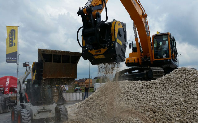 MB Crusher will show its buckets working LIVE at the AUTOSTRADA-POLSKA 2016 in Kielce!