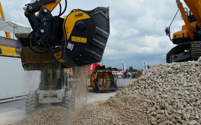 MB Crusher zaprezentuje swoje łyżki na pokazach LIVE podczas targów AUTOSTRADA-POLSKA 2016 w Kielcach!