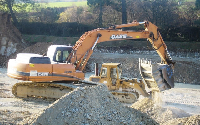 mb crusher BF120.4 mounted on Case excavator 