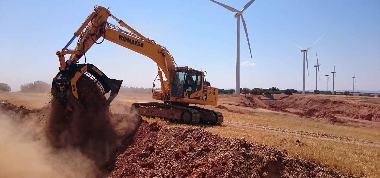 cucharas cribadoras MB Crusher sur excavadora Komatsu