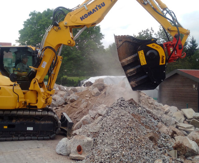 Der kleine aus dem hause MB Crusher wird erneuert  und gewinnt die herausforderung gegen den basalt