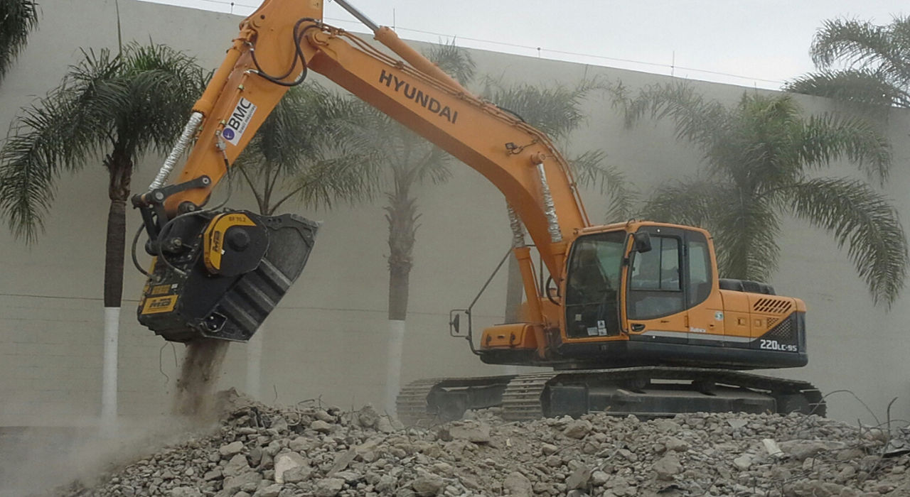 MB Crusher can transform your excavators, loaders, skidloders in a real crusher.