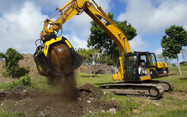 MB Crusher al rescate de la naturaleza de Nevis