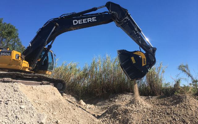 BF120.4 Crusher Bucket Crushing Coral and Sand Stone Mix