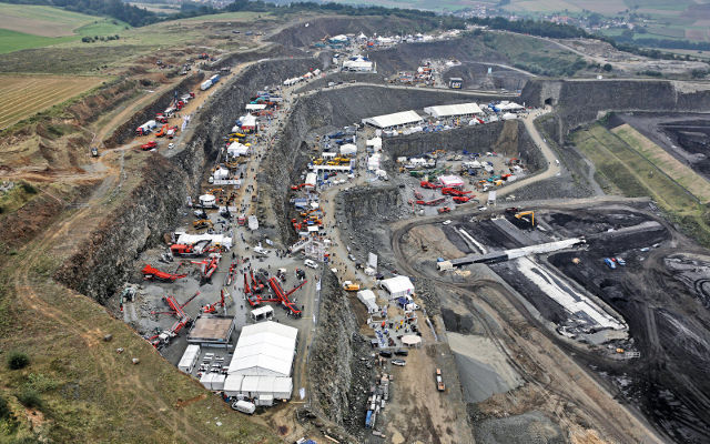 MB Crusher richtet in Deutschland für seine Produkte eine regelrechte Baustelle ein, auf der sie ihre Leistung unter Beweis stellen können