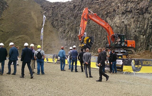MB Crusher wieder im größten Basaltsteinbruch Europas für die 10. Ausgabe der Steinexpo 