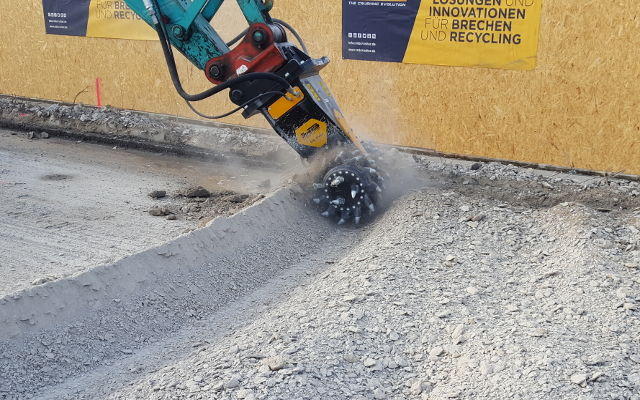 Las fresas MB Crusher demuelen un puente antiguo sin cortar el tráfico