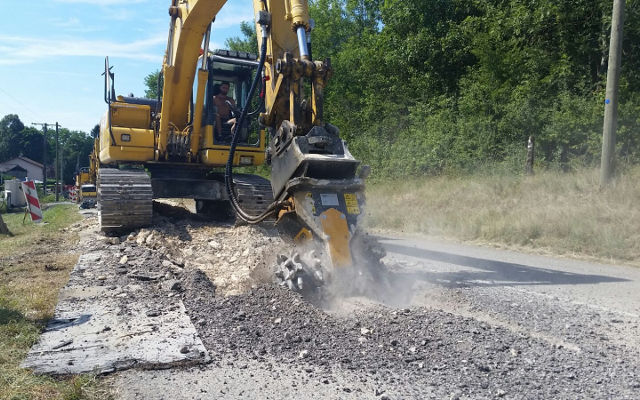 MB Crusher creating the grooved rail to the Bordeaux Mérignac Airport