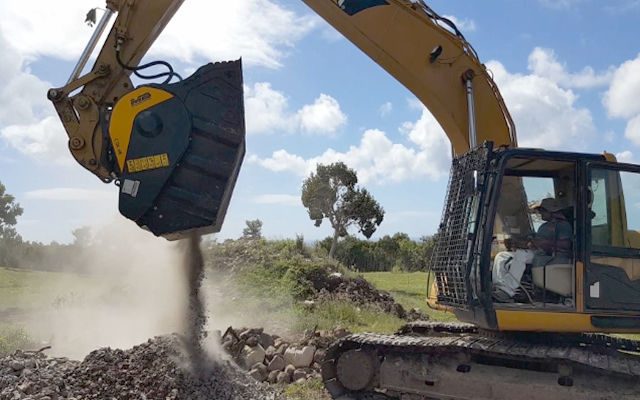 MB Crusher sull’isola di Nevis, una mano gentile sulla natura