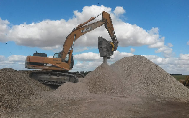 MB Crusher en action dans des champs du centre de la France