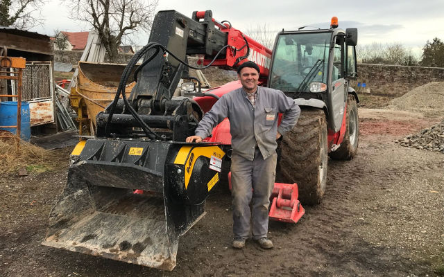 En Alsace le télescopique Manitou se transforme en un vrai concasseur 