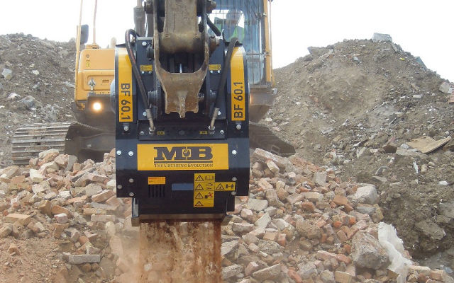 Broad daylight : MB Crusher sneaked in! (…to do the job)