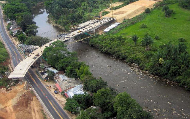 ÚLTIMAS NOTICIAS - La construccion de la nueva Colombia – MB Crusher en las Vías 4G