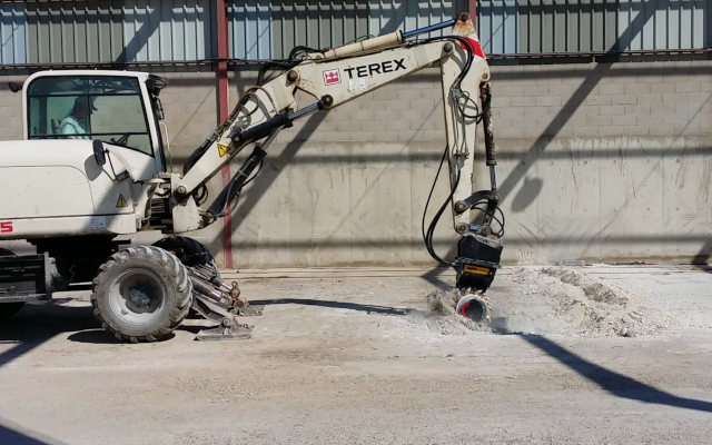 Fraises MB Crusher: la solution pour travaux sur ponts et routes à grande circulation