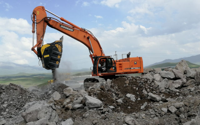 News - Un’idea…grandiosa! La BF150.10 frantuma basalto in cava in Armenia