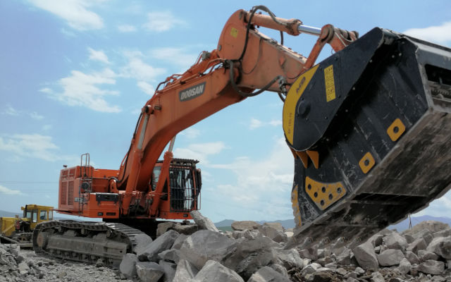 OBRAS Y CANTERAS  EN ZONAS CASI INACCESIBLES: CÓMO ANULAR LAS DIFICULTADES Y BAJAR LOS COSTOS.