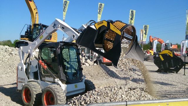 MB CRUSHER PRESENTE A’ INTERMAT LE NOUVEAU MB-LS140,  LE GODET CRIBLEUR  POUR CHARGEUSES, MINI-CHARGEUSES ET PELLETEUSES