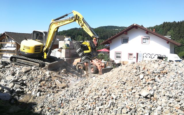 News - Per fare spazio al nuovo ... si comincia col frantumare il vecchio