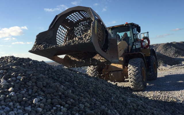 Skid steers, loaders, backhoe loaders: <br>9 tips to use your equipment to its fullest.