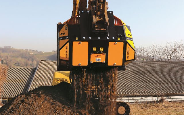  -  Bagger MB Crusher präsentiert die neue generation von Schaufelseparatoren